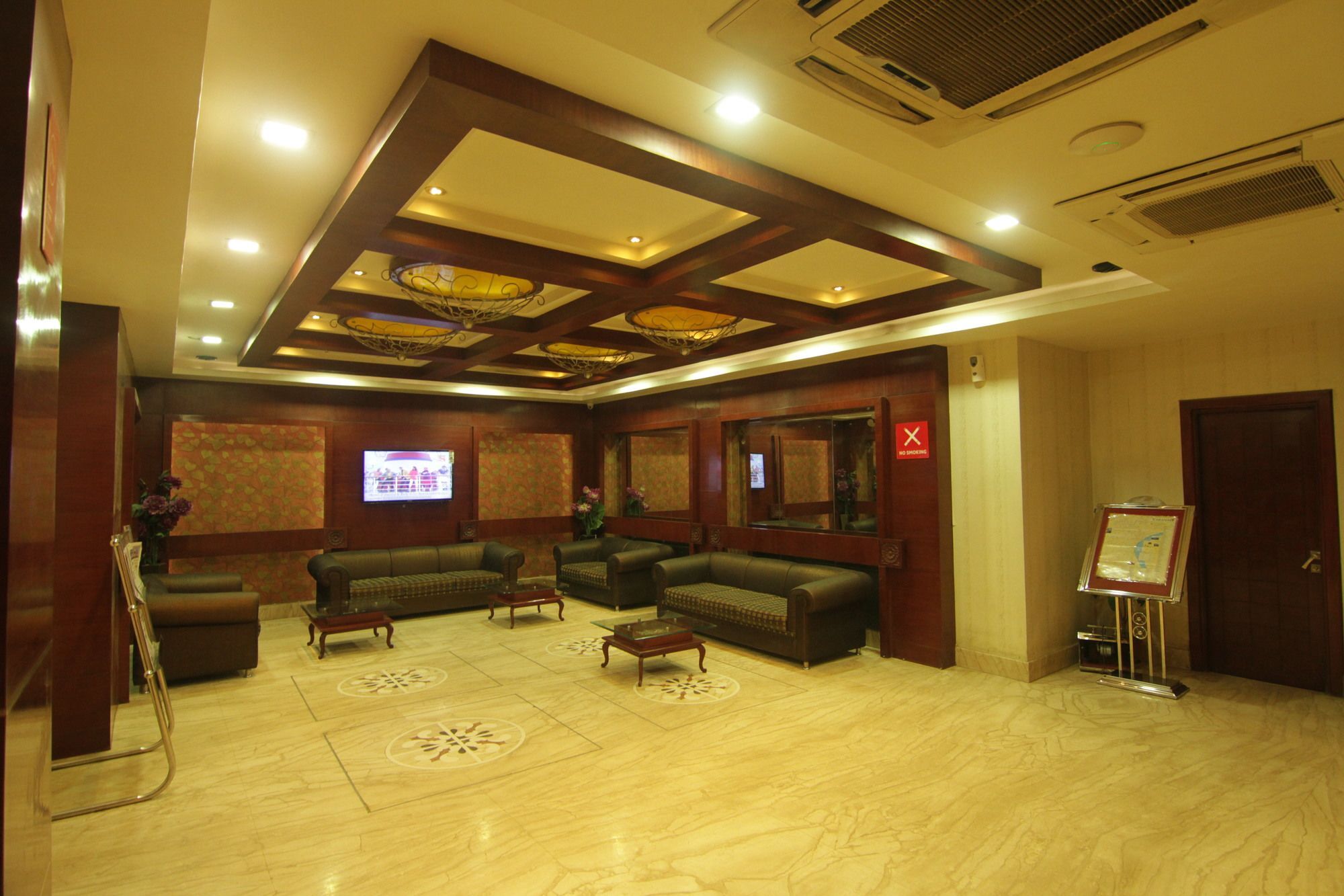 Oyo 2054 New Hotel Broadway Varanasi Exterior photo